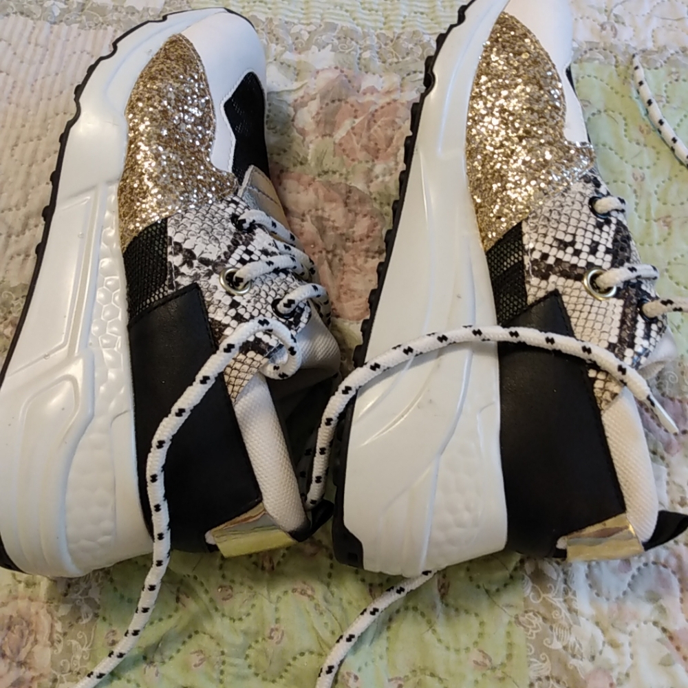 Steve Madden Women's Cliff Sneaker White/Gold Size 8M